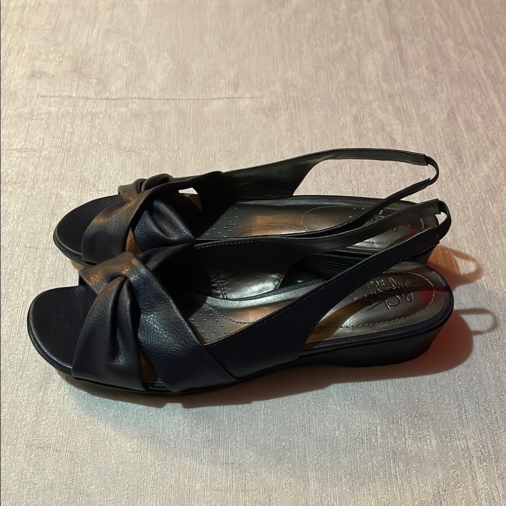 Life Stride Chic Black Slingback Sandals - Picture 2 of 6